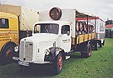 Mercedes L 311 Pritschen-Lkw mit Bierfssern