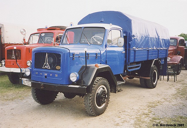 01050021-Magirus-Mercur-Eckhauber-Pritschen-Lkw-ultramarinbl.jpg