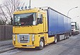 Renault Magnum (Modell 2002) Gardinenplanensattelzug