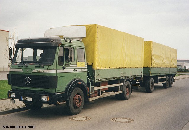 L01490 Mercedes 1635 Pritschenlastzug resedagruen Pl gelb